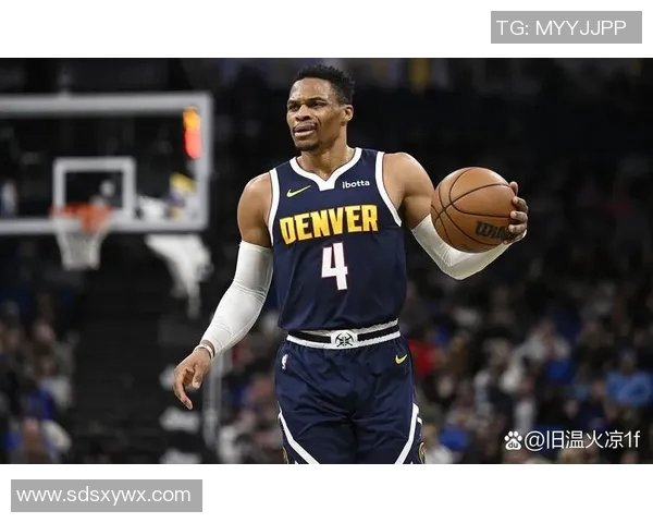 布劳恩分球底角 威少空位三分稳稳命中