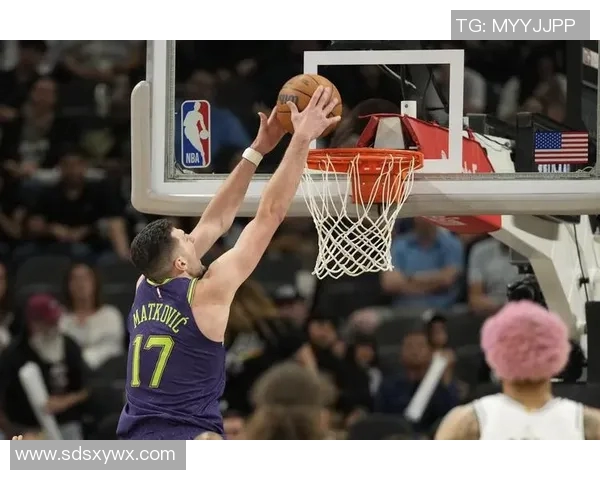 快船首秀!科林斯替补出战28分钟 12中6拿到14分7板1助1断1帽