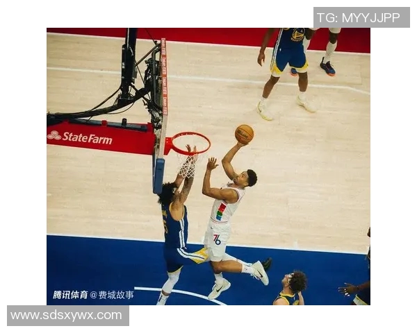 表现不错!格莱姆斯半场替补15分钟 6中3拿到8分3板2助1断