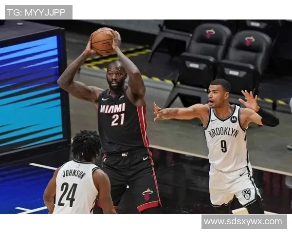 打几当家都行！里夫斯上半场6中4&罚球5中5砍下14分