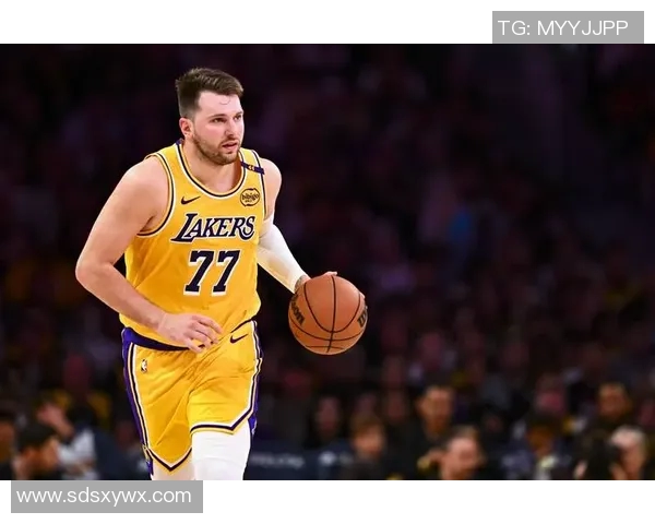 湖人被快船压制,祖巴茨伤退雪上加霜,东契奇状态低迷引发质疑